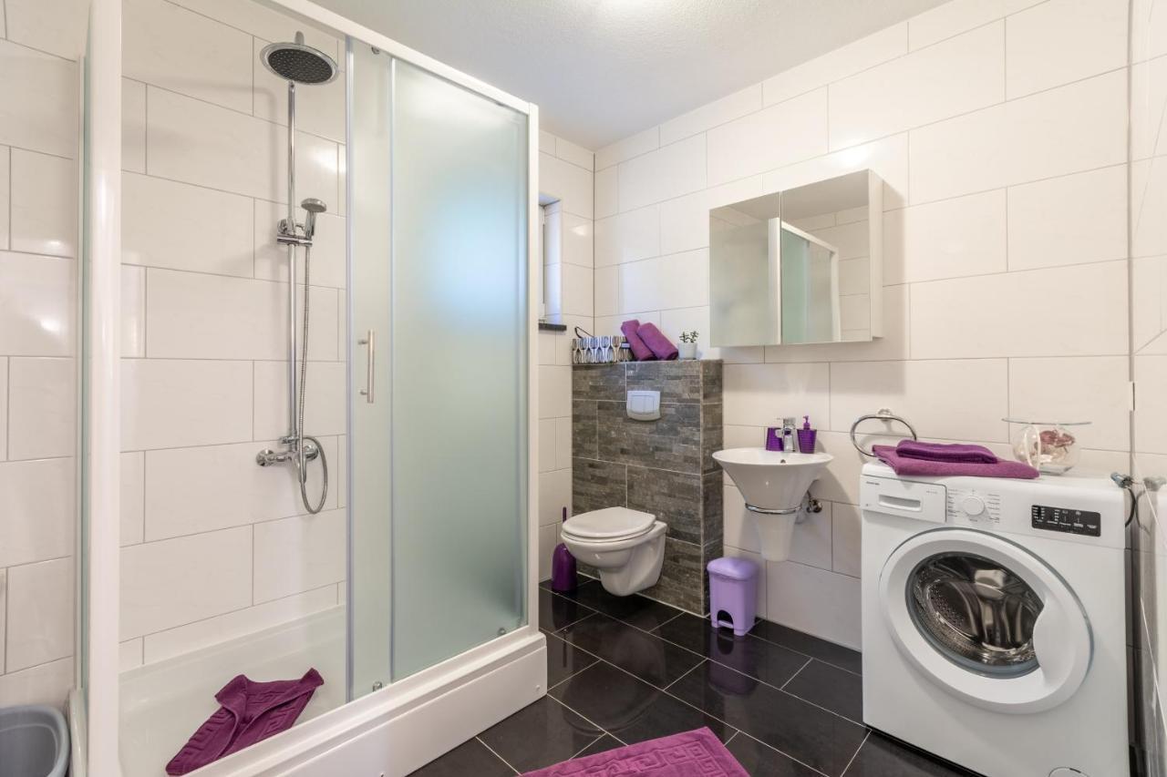 Family Friendly Apartments With A Swimming Pool Stanici, Omis - 18676 Extérieur photo