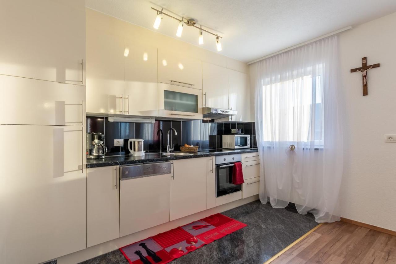 Family Friendly Apartments With A Swimming Pool Stanici, Omis - 18676 Extérieur photo