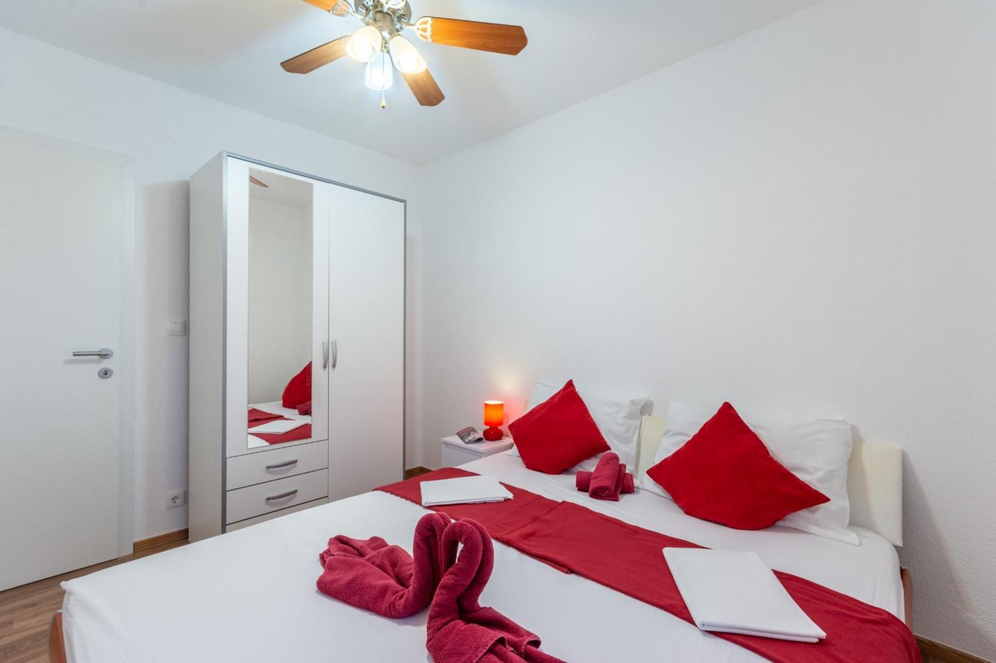 Family Friendly Apartments With A Swimming Pool Stanici, Omis - 18676 Chambre photo